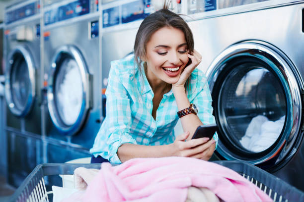 istock Girl using app for washing clothes 828521724