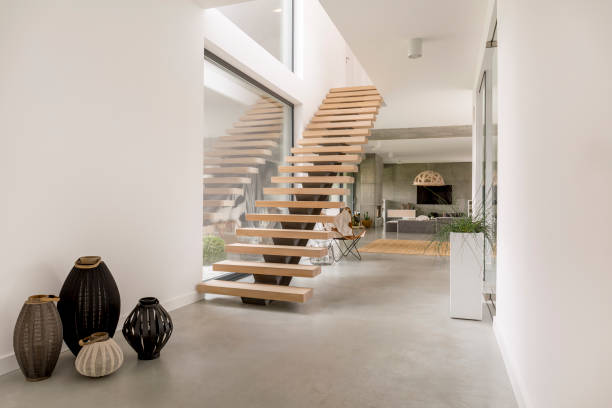 escaleras de madera minimalistas - escalones fotos fotografías e imágenes de stock