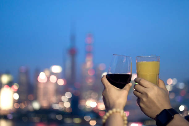 istock Cheerful with the city backgrounds 828627798