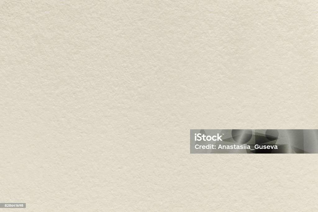 Texture di vecchio sfondo di carta beige chiaro, primo piano. Struttura di cartone di sabbia denso - Foto stock royalty-free di Carta