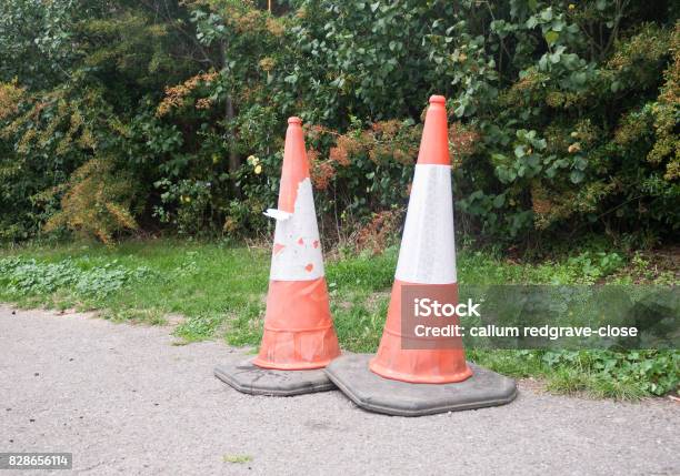 Foto de Closeup De Dois Cones De Tráfego Na Calçada e mais fotos de stock de Antiguidade - Antiguidade, Azul, Calçada