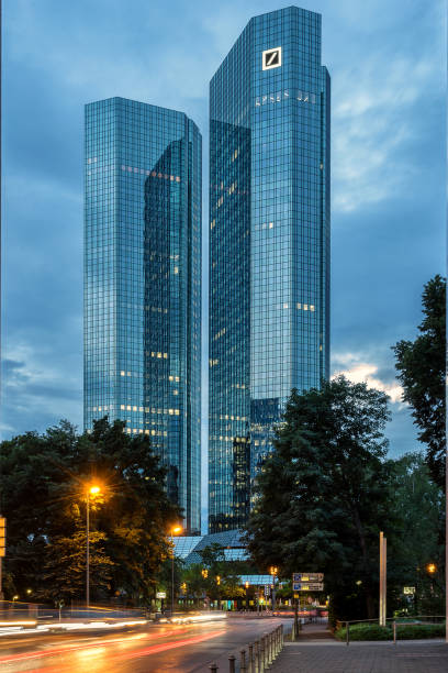 프랑크푸르트 암 마인에서 도이치 은행 - deutsche bank 뉴스 사진 이미지