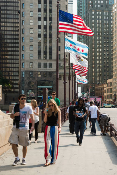 de chicago  - american flag architectural feature architecture chicago - fotografias e filmes do acervo