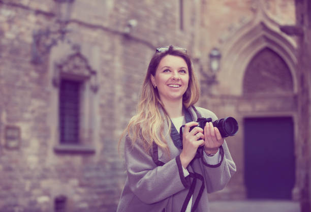 istock Young woman looking curious and taking pictures 828695364