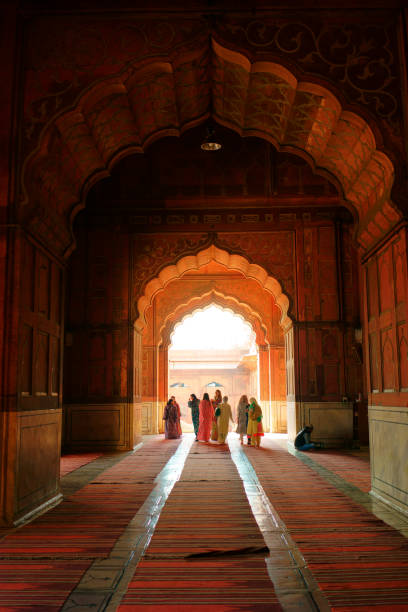 intérieur de la mosquée jama masjid, delhi, inde - india delhi old delhi mosque photos et images de collection