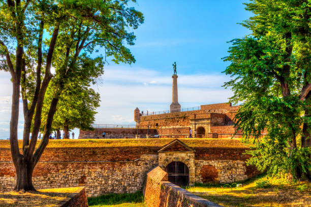 victor and parts of the fort - europe bridge editorial eastern europe imagens e fotografias de stock