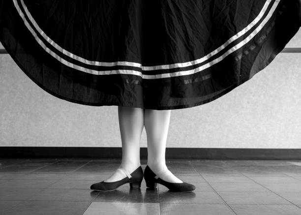 istock Black and white version of Character Ballet dancer in first position holding her skirt 828853854