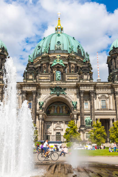 berlin cathedral (berlin cathedral) in berlin, germany - berlin cathedral berlin germany museum island sunlight imagens e fotografias de stock