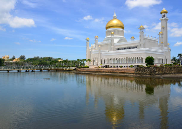 istock Sultan Omar Ali Saifuddin mosque and the lagoon, Bandar Seri Begawan, Brunei 828983996