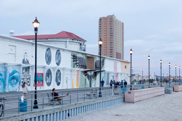 promenada asbury park - wales beach editorial people zdjęcia i obrazy z banku zdjęć