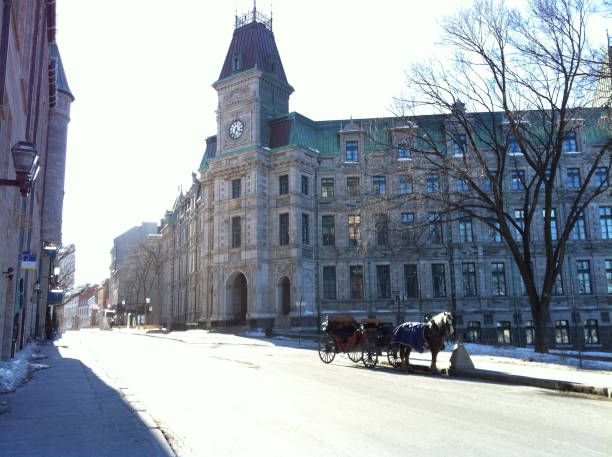 министерство финансов в зимний период, квебек - montreal winter city quebec стоковые фото и изображения