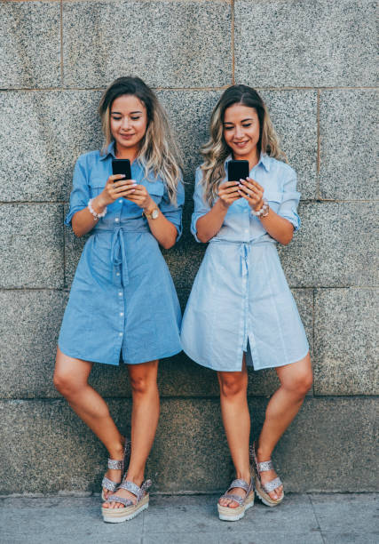 istock Twins texting in the city 829345986