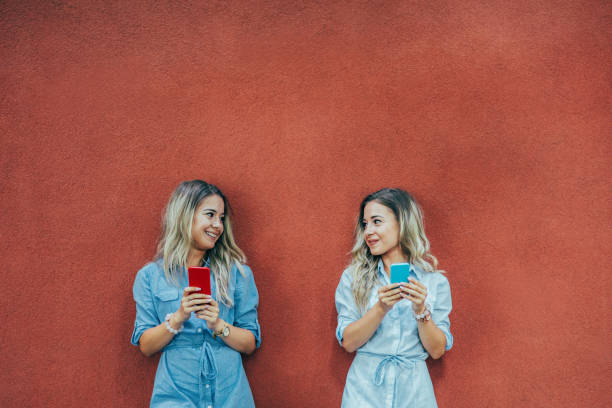 istock Twins texting in the city 829346012