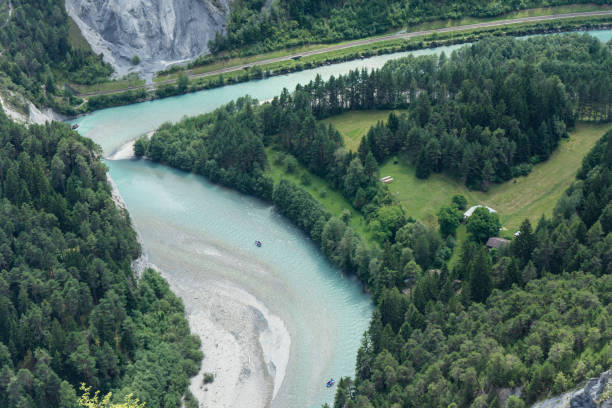 вид на лодку сплава по реке в долине - landscape laax graubunden canton switzerland стоковые фото и изображения