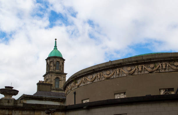 istock The Custom House in the background 829454562