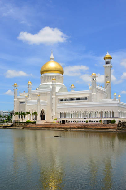 istock Sultan Omar Ali Saifuddin mosque and its pond, Bandar Seri Begawan, Brunei 829459376