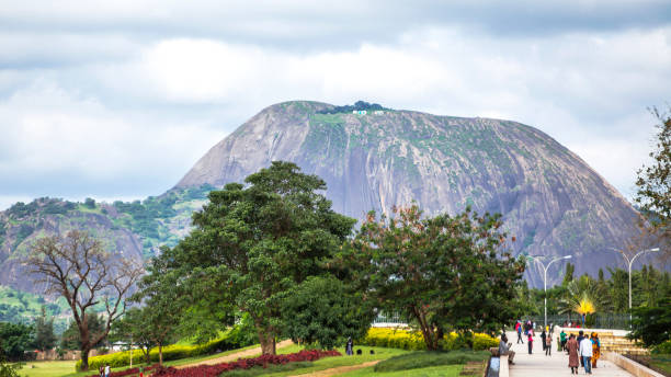 millennium park - abuja, nigeria - nigeria africa abuja landscape imagens e fotografias de stock