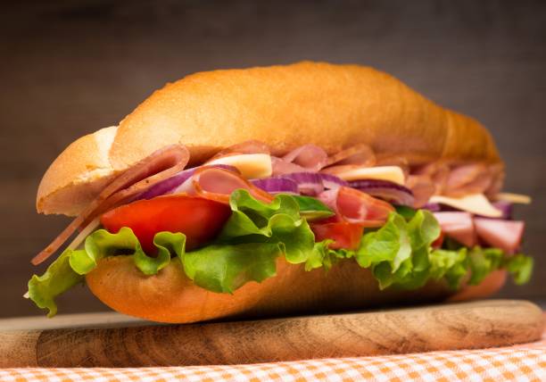 бутерброд. - sandwich delicatessen roast beef beef стоковые фото и изображения