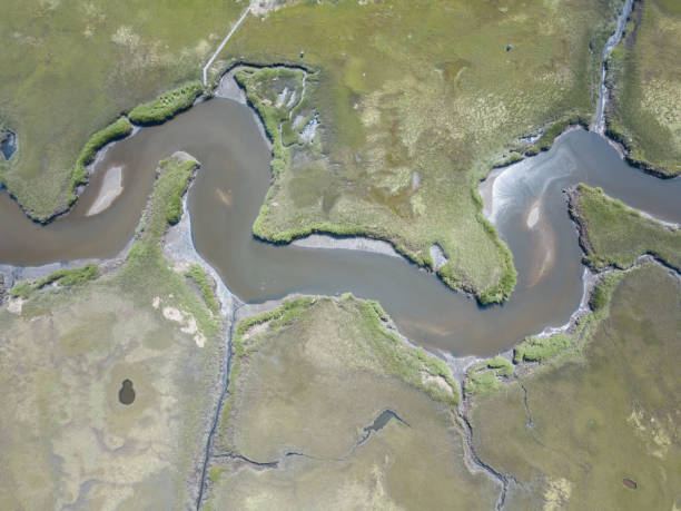veduta aerea di marsh e canale - cape cod new england sea marsh foto e immagini stock