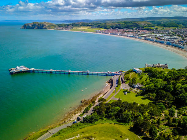 Llandudno Victorian Town and Pier View of Llandudno Bay conwy pier stock pictures, royalty-free photos & images