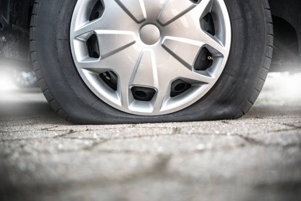 Van tire breakdown close up Van tire breakdown close up flat tire stock pictures, royalty-free photos & images