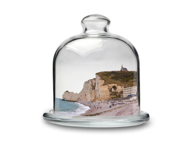 Etretat in Crystal Cakestand