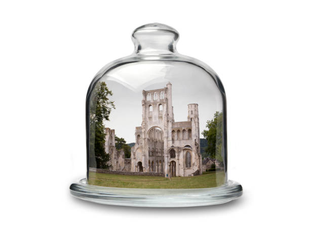istock Jumieges in Crystal Cakestand 829698206