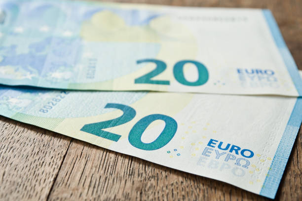 nova nota de vinte euros - five euro banknote new paper currency currency - fotografias e filmes do acervo