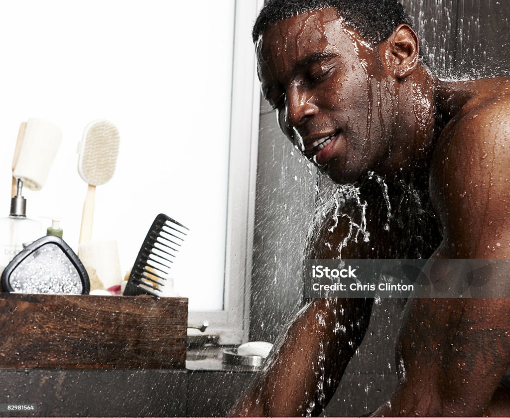 African-American man showering - Royalty-free Douche Stockfoto