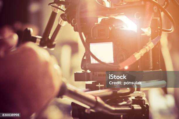 Equipo De La Película Foto de stock y más banco de imágenes de Escenario cinematográfico - Escenario cinematográfico, Largometrajes, Industria
