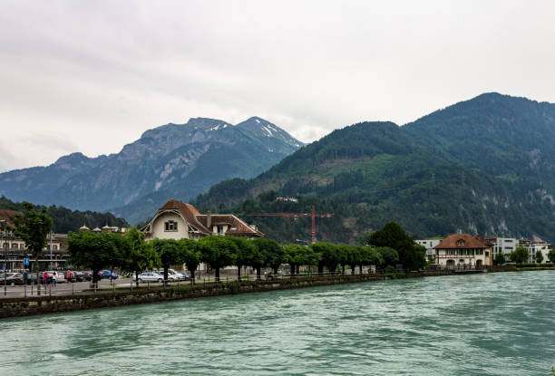 río aar interlaken suiza - interlaken switzerland aare river house fotografías e imágenes de stock