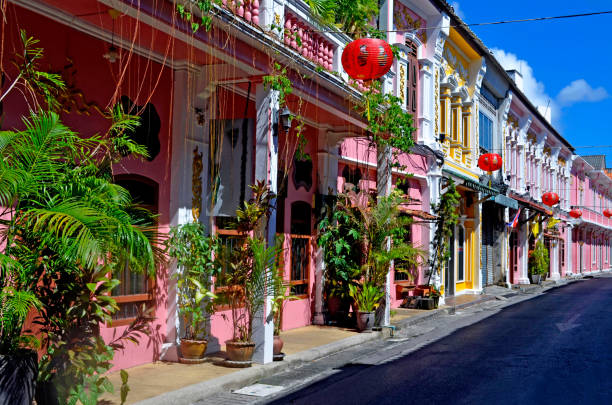 soi rommani en phuket town - entablature fotografías e imágenes de stock