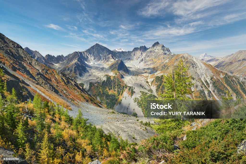 Wunderschöne Herbstlandschaft, Altai-Gebirge Russland. - Lizenzfrei Abenddämmerung Stock-Foto