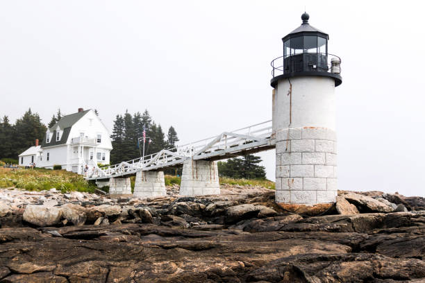 マーシャル ポイント灯台 - maine marshall point lighthouse new england sea ストックフォトと画像