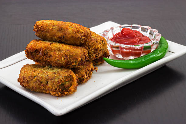spicy golden fried crisp cutlets served tomato sauce or ketchup on white plate, prepare for iftar ramadan. selective focus - breadcrumb navigation imagens e fotografias de stock