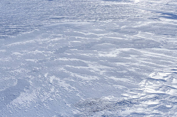 frozen canadian arctic lake - arctic canada landscape manitoba imagens e fotografias de stock