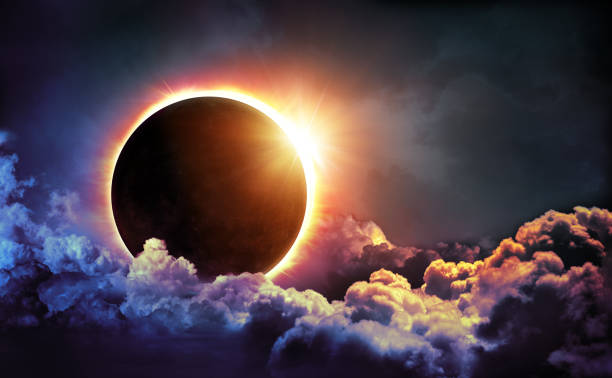 solar eclipse in clouds - eclipse imagens e fotografias de stock