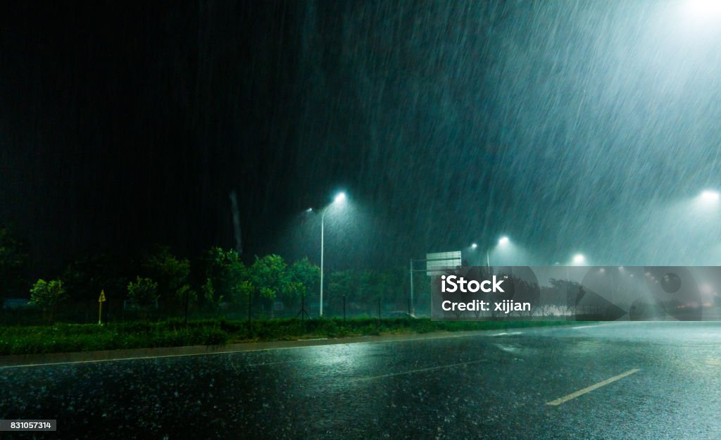 Pluie de nuit - Photo de Pluie libre de droits