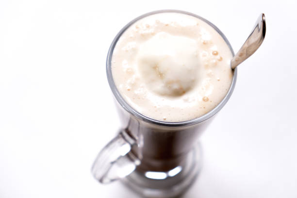 istock Ice cream coffee and coffee beans on the white background 831124560