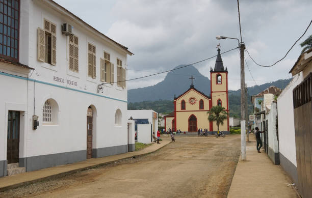 kirchen in santo antonio, hauptstadt der insel principe, sao tome und principe, afrika - sao tome and principe stock-fotos und bilder