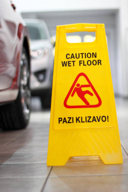 mokra podłoga - slippery when wet sign zdjęcia i obrazy z banku zdjęć