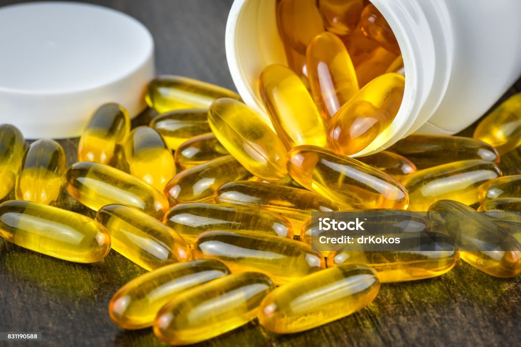 Aceite de pescado pastillas - Foto de stock de Omega-3 libre de derechos