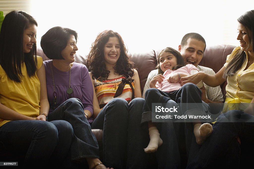 Familie lachen zusammen - Lizenzfrei Lateinamerikanische Abstammung Stock-Foto