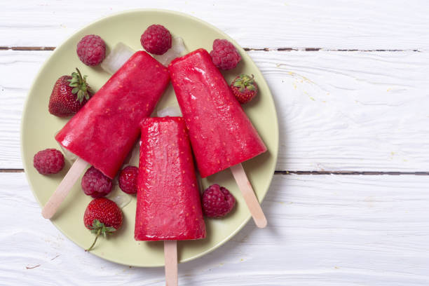 istock Colorful homemade popsicle 831197690