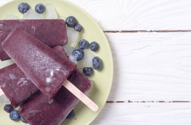 istock Colorful homemade popsicle 831197706