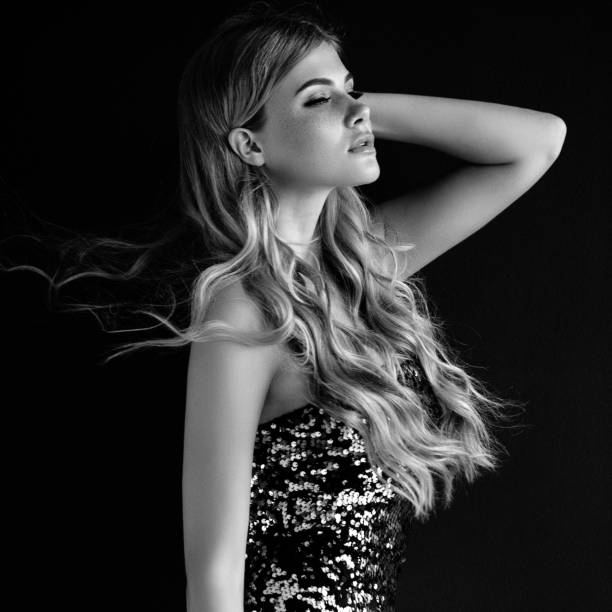 istock Young beautiful woman on dark background 831199916