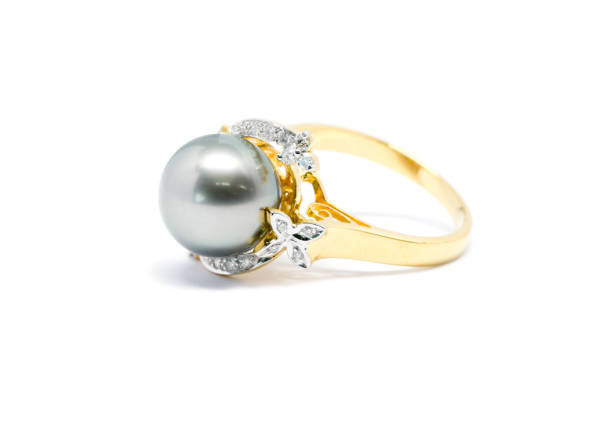 istock Closed up dark pearl with diamond and gold ring isolated 831249724