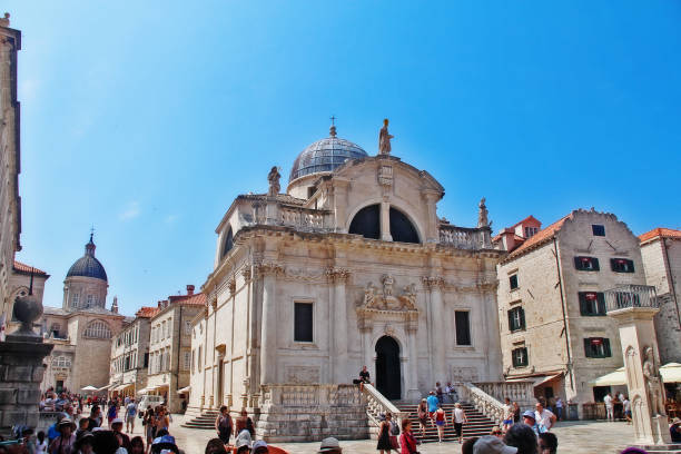 dubrovnik, croácia - 26 de junho de 2017 - igreja de st blaise (crkva sv. blaza), uma igreja barroca em dubrovnik e uma da cidade a principal pontos turísticos - ploce - fotografias e filmes do acervo