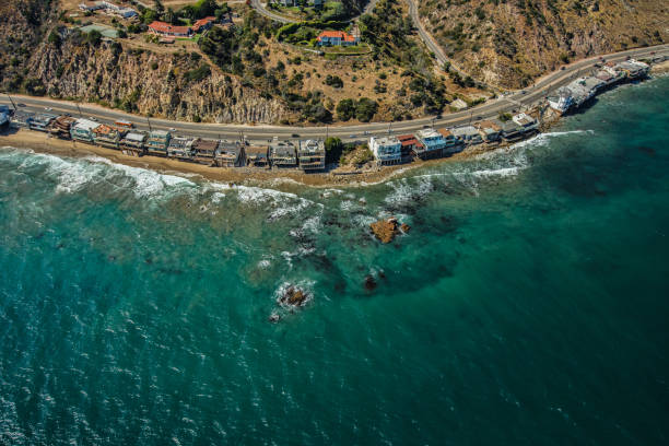 widok na ptaka los angeles - santa monica beach santa monica pier malibu california zdjęcia i obrazy z banku zdjęć