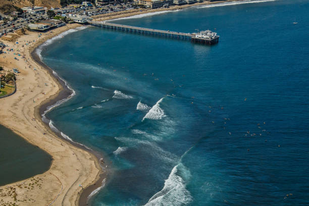 los angeles bird eye view - santa monica beach santa monica pier malibu california imagens e fotografias de stock